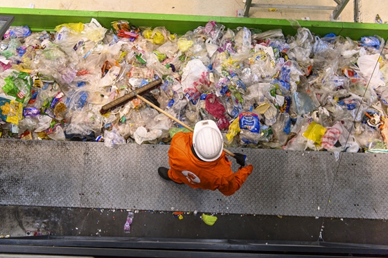 71 tonna külföldről behozott szemetet próbáltak illegálisan lerakni egy taszári telephelyen