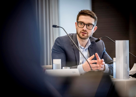 Elbocsátja a munkatársak majdnem felét Soros alapítványától a birodalmat átvevő fia