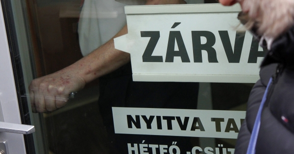 Felmondás, ha a munkavállaló nem írja alá a járvány miatt változó munkaszerződést