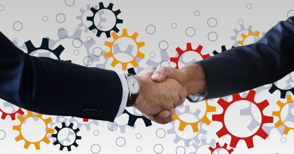 Adható-e jutalom mozgóbérként a munkaviszonyban eltöltött évek számához kötötten?